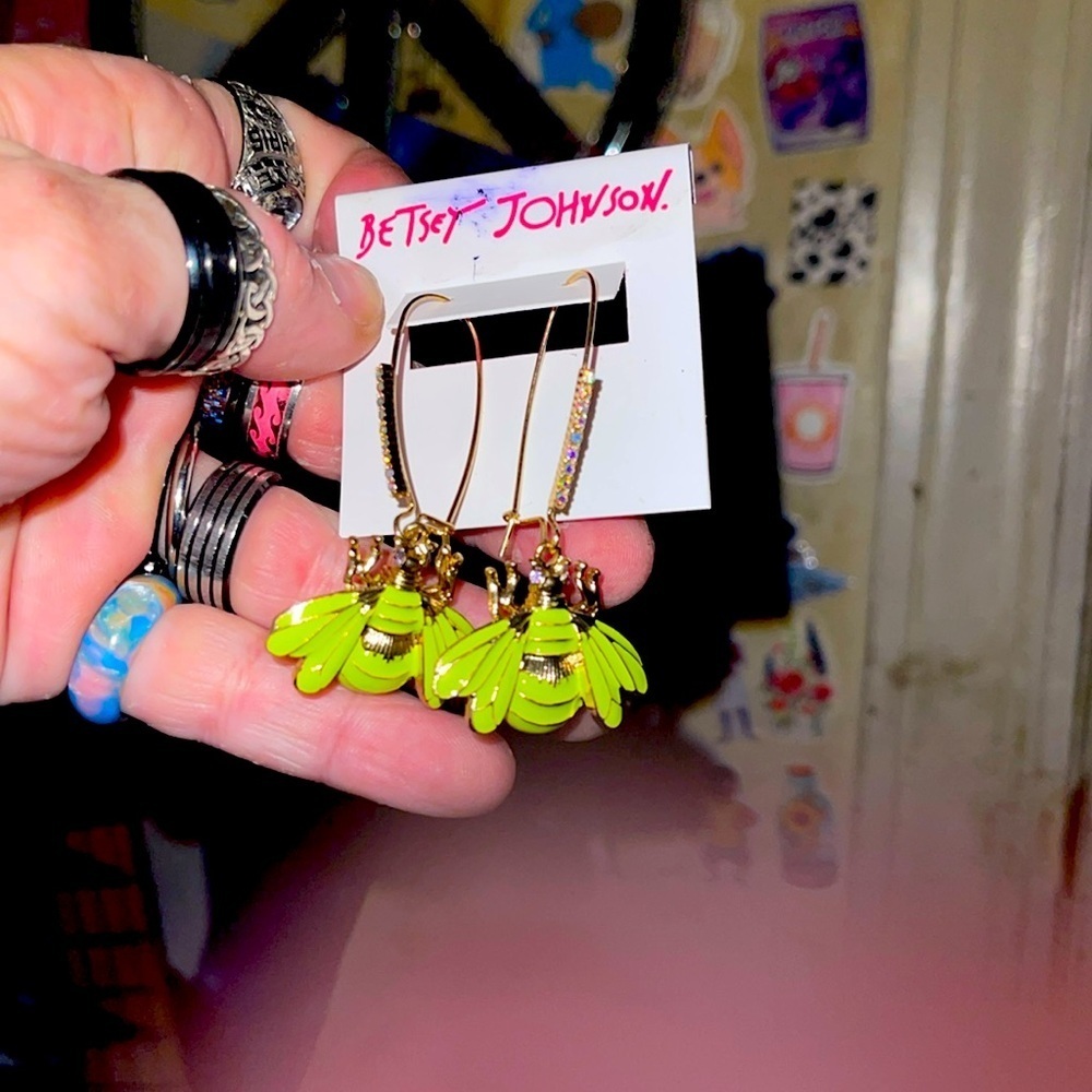 NWT Betsy Johnson Shepard hook bees! Adorbs! - Picture 3 of 3